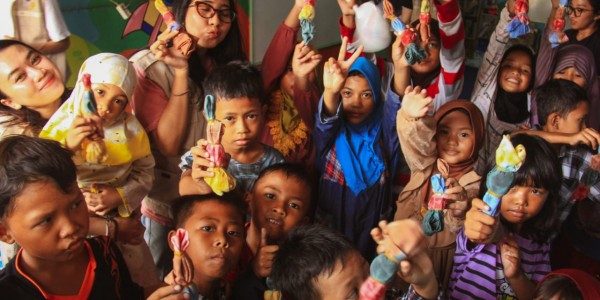 Giat Rangkul Tangan, Pendiri Malika Nur Eman : Pentingnya Berikan Pendidikan Anak-anak di Kampung Dao