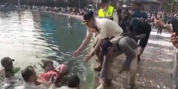 Satpol PP DKI Gagalkan Percobaan Bunuh Diri Seorang Pria di Bundaran HI, Begini Kronologinya