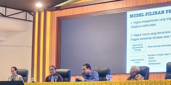 Hakim MK Prof. Arief Hidayat Beri Kuliah Umum di Kampus Unggul Program Doktor Ilmu Hukum Universitas Borobudur