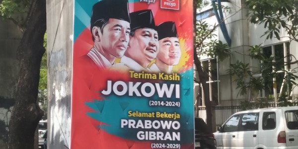 Spanduk Ucapan "Terimakasih Jokowi" Mewarnai Sudut Jakarta