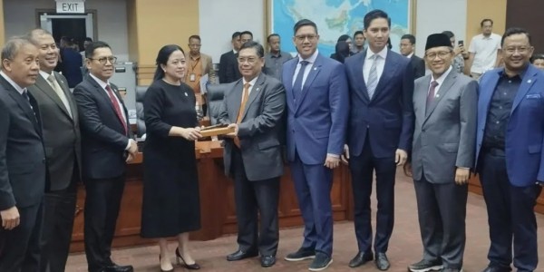 Utut Jabat Ketua Komisi I DPR RI