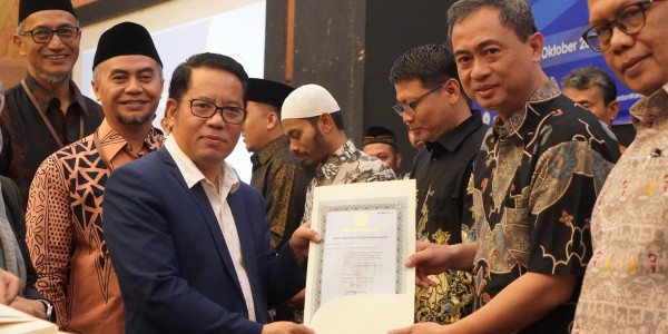 BWI Perkuat Nazir Wakaf Uang Lewat Penyerahan STBPN dan Pembinaan