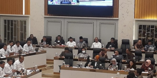 Kenalkan Diri Saat Raker dengan KKP, Titiek Soeharto Disambut Tepuk Tangan