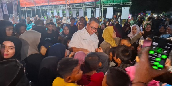 Program Seragam Sekolah Gratis Ahmad Ali-Abdul Karim Disambut Gembira Ibu-ibu Saat Kampanye di Tatura Utara