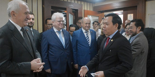 Sultan Bahas Kerja sama Pertahanan dan Pangan Dengan Beberapa Senator Rusia