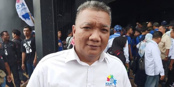 Ribuan Buruh Geruduk Kemenaker, Tuntut Bentuk UU Ketenagakerjaan Baru