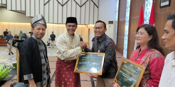 LPDB-KUMKM Raih Penghargaan Sinergi Terbaik dalam Pengurusan Piutang Negara