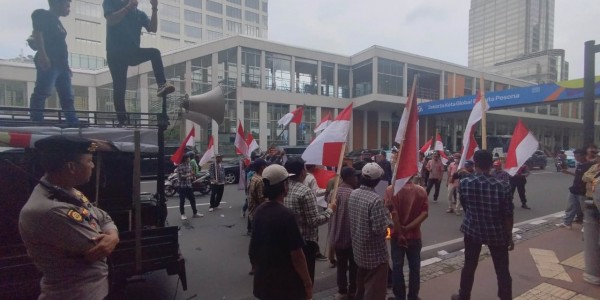 AMPD Geruduk Kantor Bawaslu, Minta Hasil Pilgub Sumsel Dibatalkan