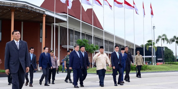Bertolak ke Mesir, Prabowo Tunjuk Gibran Jadi Plt