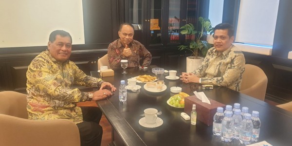 Temui Menkop, Nurdin Halid Laporkan Hasil Munas Dekopin