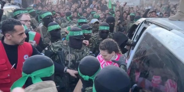 Perjanjian Gencatan Senjata Diterapkan, Brigade Al-Qassam Bebaskan 3 Tawanan Israel