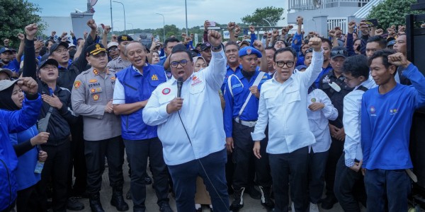 Wamenaker Noel Selamatkan 308 Buruh PT Softex Indonesia dari Ancaman PHK