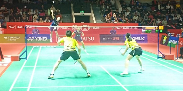 Dukungan Hebat Penonton Buat Rinov/Lisa Tuntaskan Laga Dramatis di Indonesia Masters 2025