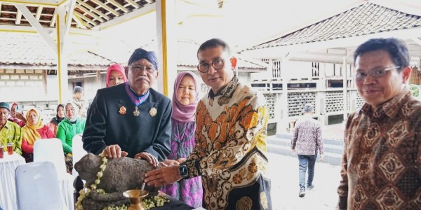Menteri Kebudayaan Terima Hibah 47 Arca Koleksi Panembahan Hardjonagoro