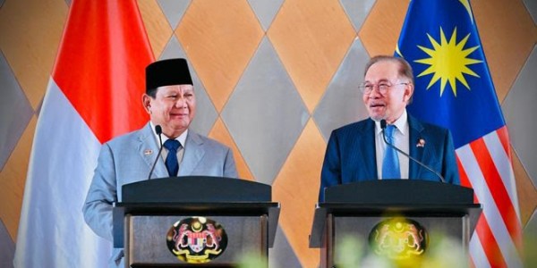 Mayor Teddy Sebut Prabowo Kerap Kunjungi Anwar Ibrahim Saat Dipenjara