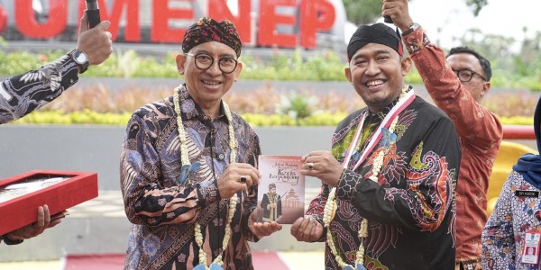 Resmikan Monumen Keris, Menteri Kebudayaan Tegaskan Sumenep Layak Jadi Ibukota Keris Dunia