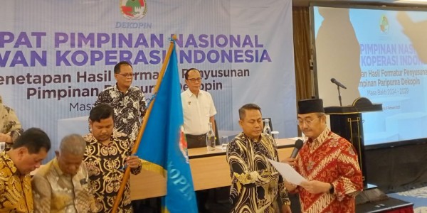 Di Rapimnas, Nurdin Halid Serahkan Tampuk Ketum Dekopin ke Jimly Asshiddiqie