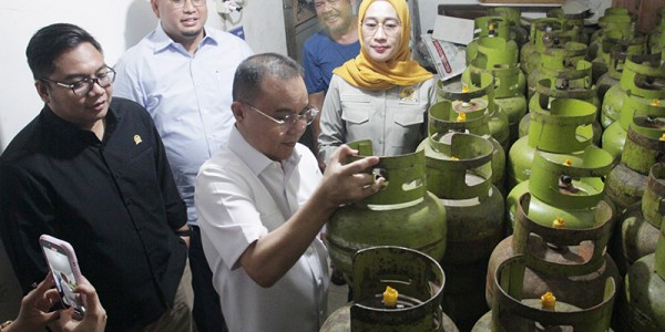 Wakil Ketua DPR Sufmi Dasco Ahmad dan Pimpinan Komisi VI DPR Sidak Pangkalan LPG