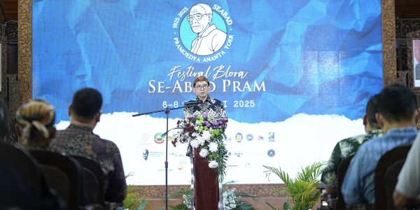 Fadli Zon Resmikan Patung dan Sketsa Peringati Seabad Pramoedya Ananta Toer