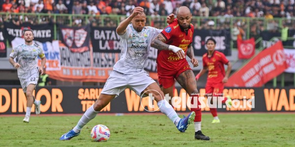 Unggul Dua Gol di Babak Pertama, Persija Ditahan Imbang Persib 2-2