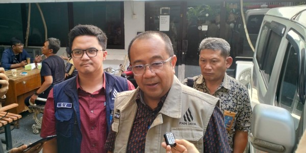 PAM Jaya Beri Bantuan Tandon Air ke Rumah Tangga Sederhana