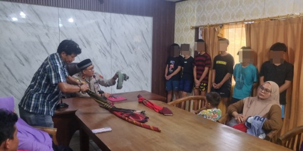 Polsek Ciputat Timur Bina Enam Pemuda Pelaku Perang Sarung 