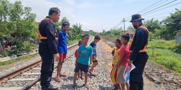 KAI Daop 1 Jakarta Imbau Masyarakat Jangan "Ngabuburit" di Jalur Kereta