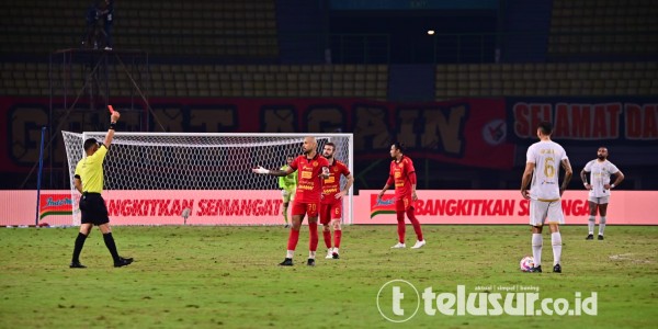 Pelatih Persija Carlos Pena Anggap Kartu Merah untuk Gajos Tidak Adil, Singgung Kompetensi Wasit VAR