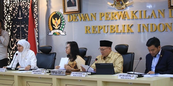 DPD RI dan OJK Bahas Penguatan Pengawasan Sektor Keuangan dalam Rapat Kerja Komite IV DPD RI