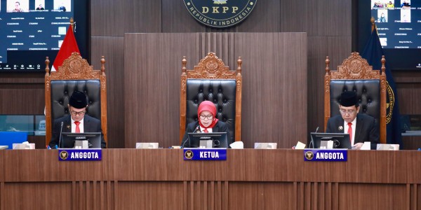 DKPP Berhentikan Sementara Anggota Bawaslu Kabupaten Banjar