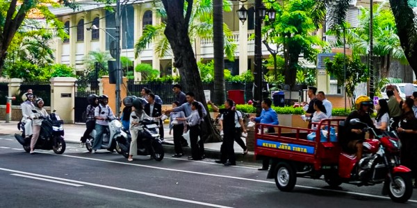Ramadan Penuh Berkah, Ajak Masyarakat Berbuka Bersama dengan Bagikan 500 Takjil