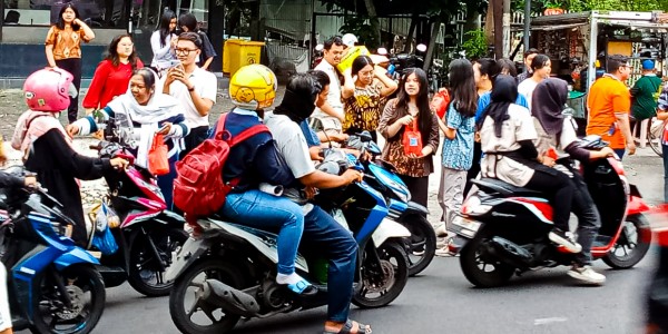 Siswa NSA Gelar Aksi Sosial Berbagi 1500 Takjil, Bentuk Kebersamaan di Bulan Ramadan