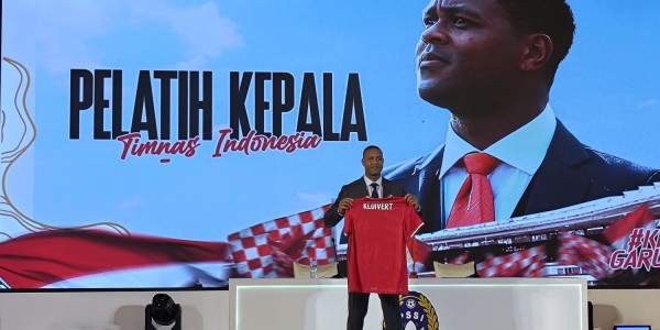 Kluivert Sebut Tidak Mungkin Melakukan Perubahan Besar di Timnas Indonesia di Laga Lawan Australia
