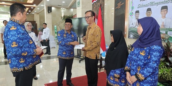 Sambut Hari Raya, Korpri Setjen DPD RI Serahkan 1001 Bingkisan  Lebaran