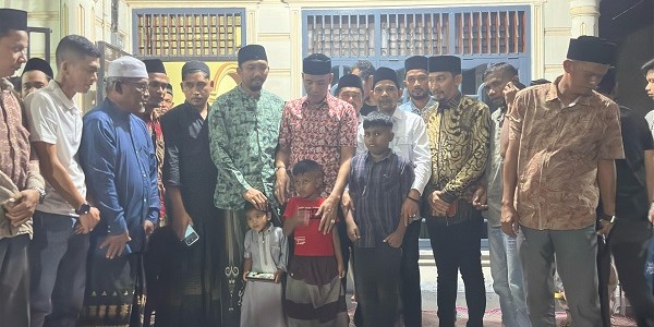 Berkunjung Ke Rumah Duka, Senator Azhari Cage: Nyawa Masyarakat Aceh Tidak Murah, Hukum Harus Tegas!