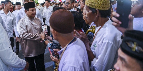 Prabowo Sambut Masyarakat dalam Open House Idul Fitri di Istana 