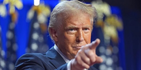 Trump Tegaskan Kebijakan Tarif Balas Dendam Tanpa Pengecualian, Memicu Kekhawatiran Ekonomi Global