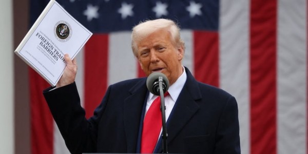 Trump Klaim Kebijakan Tarif Baru Sebagai Kemerdekaan Ekonomi AS
