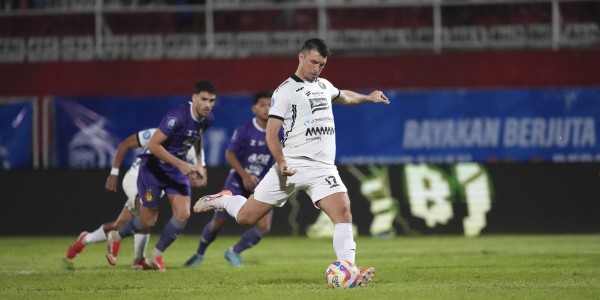 Gol Penalti Kudela Jadi Penentu Kemenangan Persija atas Persik
