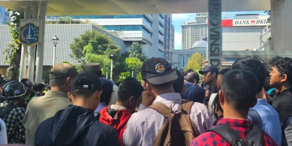 Dapat Informasi Dari WhatsApp, Puluhan Pelamar PPSU Padati Balai Kota Jakarta