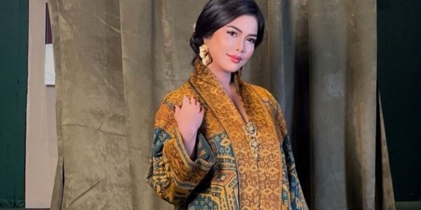 Fashion Show Kartini 2025 Kain Seribu Pulau Kain Kebaya Lintas Masa Karya Oscar Lawalata