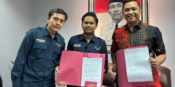 Iwakum dan Ronny Talapessy Teken MoU Perlindungan Hukum Bagi Wartawan