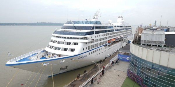 MV Insignia Tutup Rangkaian Kunjungan Kapal Pesiar di Pelabuhan Tanjung Perak pada Momentum Mudik Lebaran 2025