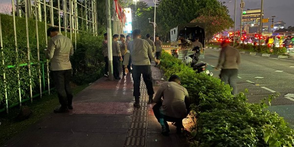 Pastikan Pengamanan May Day, Brimob Polda Metro Sisir Kawasan DPR