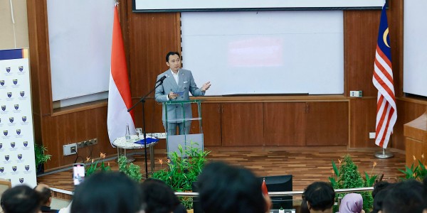 Di Kuliah Umum Universiti Malaya, Ibas: Kita Tak Perlu Memilih! Kita Bersatu, Berjuang Dalam Nilai-Nilai ASEAN