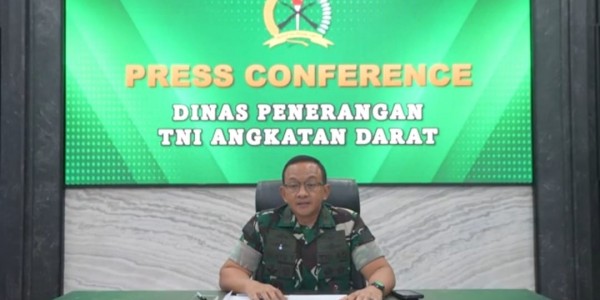 TNI AD Bantu Proses Pemakaman Korban Ledakan Amunisi di Garut
