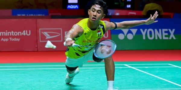 Alwi Farhan Lanjutkan Tren Positif di Thailand Open 2025, Siap Tantang Kenta Nishimoto di 16 Besar