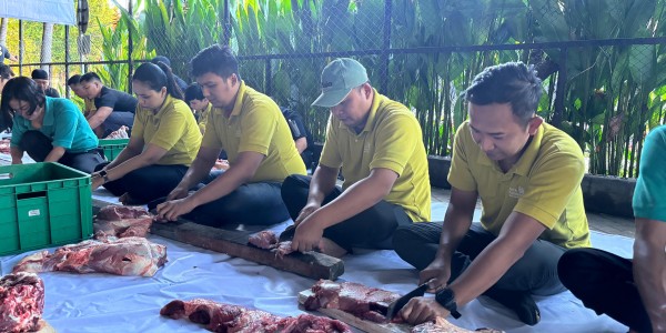 Sambut Iduladha 2025, Java Paragon Hotel Surabaya Sembelih Sapi dan Kreasikan jadi Olahan Menu Unik