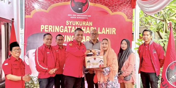 Politik Kemanusiaan di Kampung Proklamator: DPC PDI Perjuangan Kota Surabaya Bagikan Sembako