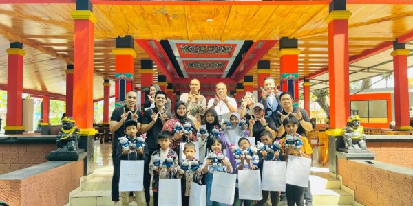 Grand Mercure Malang Mirama Ajak Anak Asuh Liburan ke New Wisata Mendit